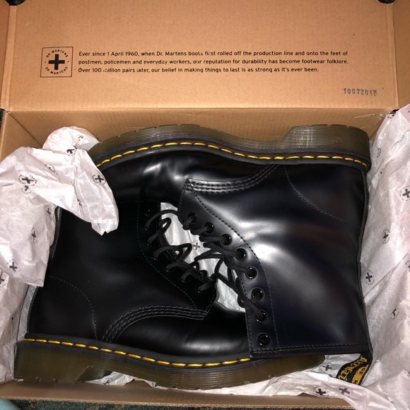 Dr. Martens Shoes - Dr. Martens 1460W Smooth Black Boots size 7